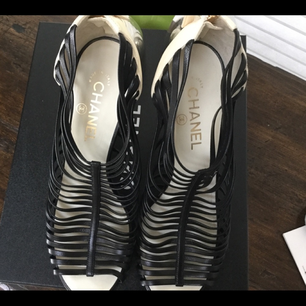 CHANEL Black & Ivory Strappy HH Sandals
